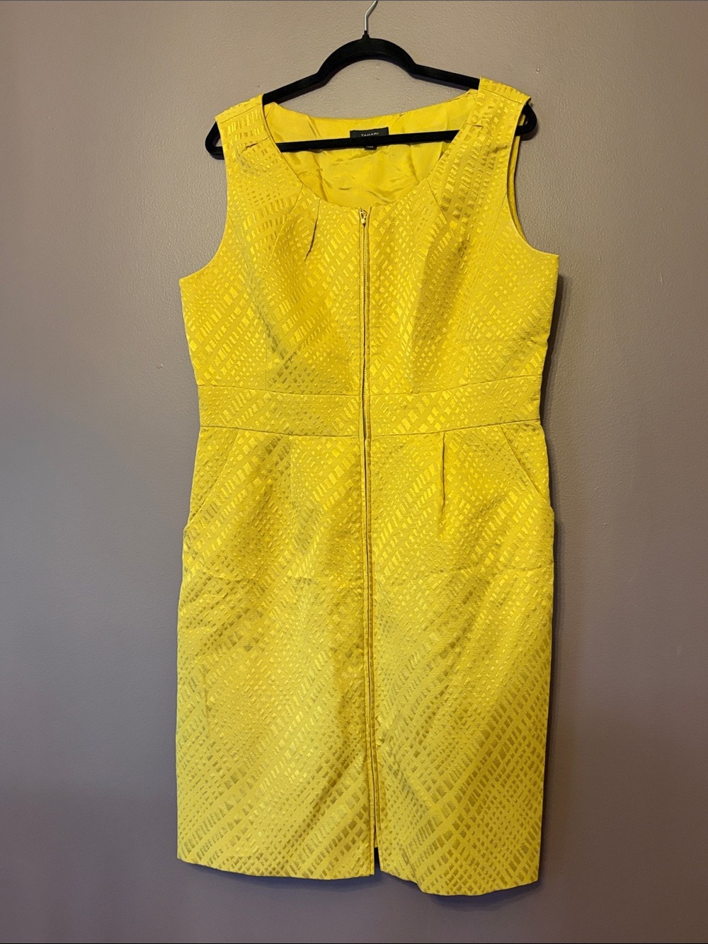 Tahari Arthur S LevineSleeveless Gold Zip-Front Sheath Dress Women’s Size 14